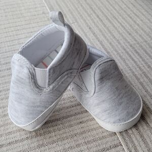 Baby shoes ash gray crib sneaker soft sole sz 0-3m
